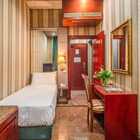 Castro Pretorio Easy Rooms Rome Bagian luar foto