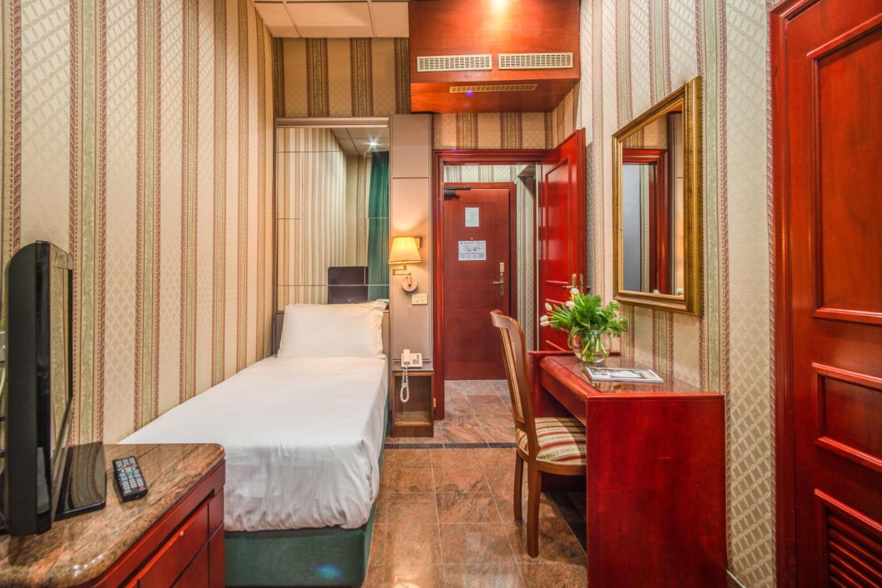 Castro Pretorio Easy Rooms Rome Bagian luar foto