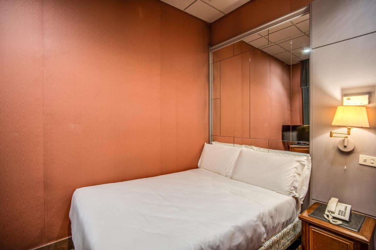 Castro Pretorio Easy Rooms Rome Bagian luar foto